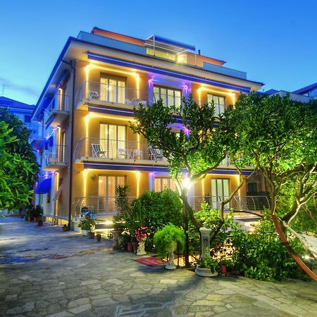 Hotel Villa Delibera ヴァラッツェ エクステリア 写真