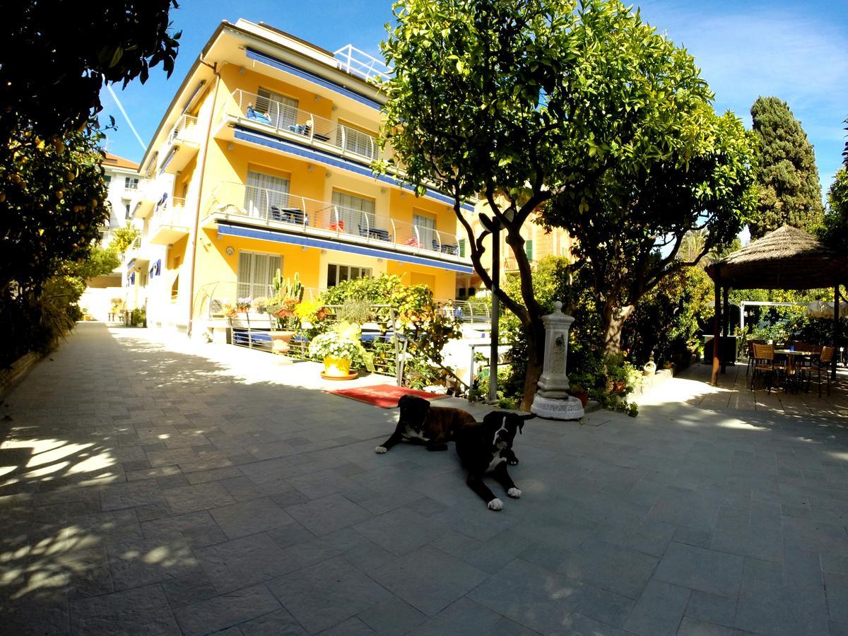 Hotel Villa Delibera ヴァラッツェ エクステリア 写真