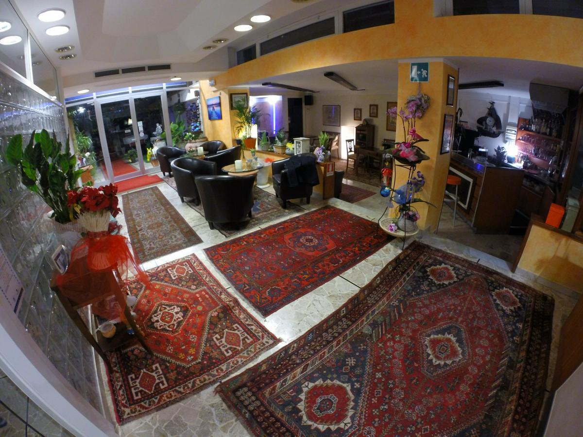 Hotel Villa Delibera ヴァラッツェ エクステリア 写真