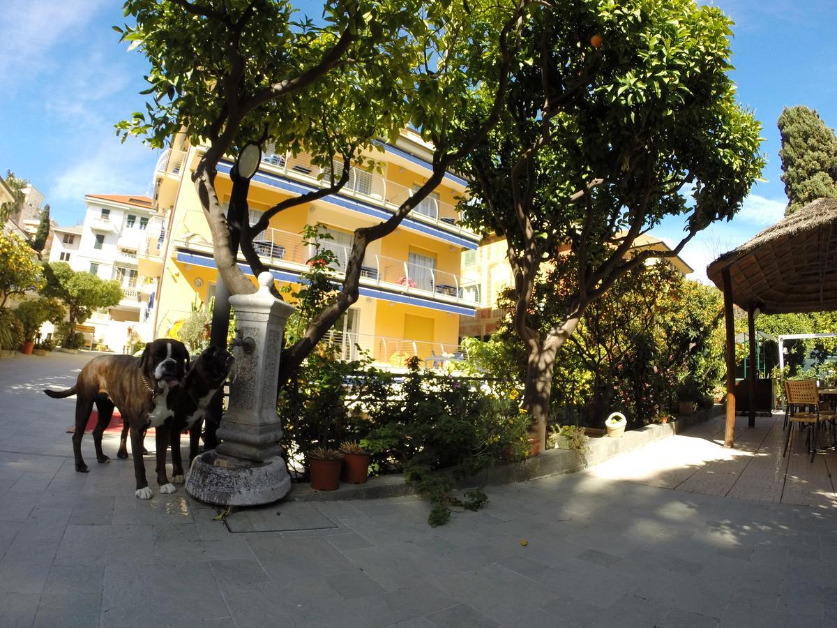 Hotel Villa Delibera ヴァラッツェ エクステリア 写真