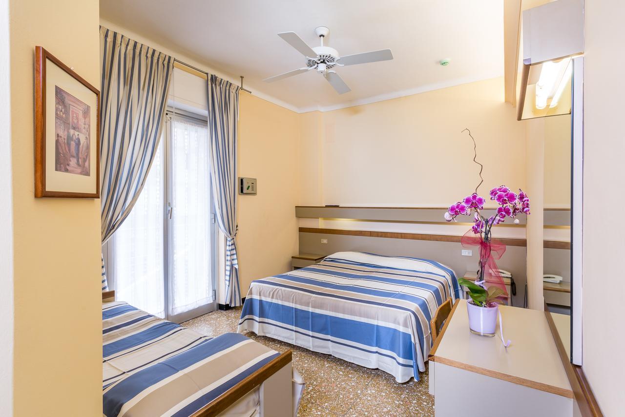 Hotel Villa Delibera ヴァラッツェ 部屋 写真