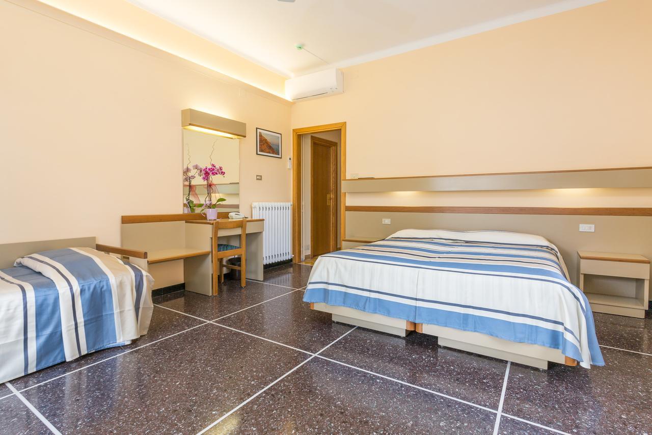 Hotel Villa Delibera ヴァラッツェ エクステリア 写真